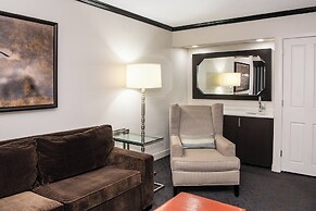 Sheraton Minneapolis West Hotel