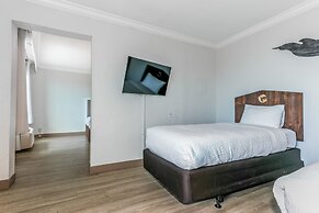 Winter the Dolphins Beach Club, Ascend Hotel Collection