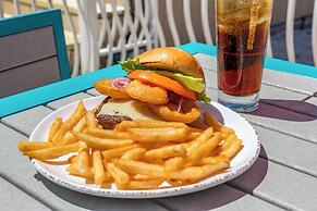 Winter the Dolphins Beach Club, Ascend Hotel Collection