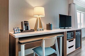 Winter the Dolphins Beach Club, Ascend Hotel Collection