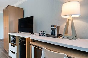 Dolphin Sands Clearwater Beach, an Ascend Collection Hotel