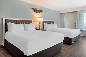 Winter the Dolphins Beach Club, Ascend Hotel Collection