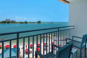 Winter the Dolphins Beach Club, Ascend Hotel Collection