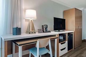 Winter the Dolphins Beach Club, Ascend Hotel Collection