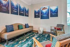 Winter the Dolphins Beach Club, Ascend Hotel Collection