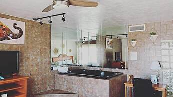 The Classic Desert Aire Hotel