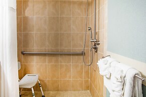 Ramada by Wyndham Jacksonville I-95 by Butler Blvd