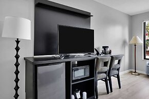 Ramada by Wyndham Jacksonville I-95 by Butler Blvd