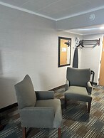 Finger Lakes Inn & Suites