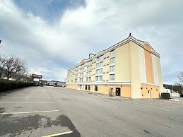 Finger Lakes Inn & Suites
