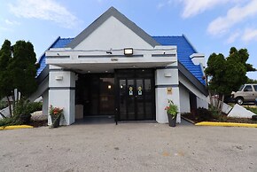 Travelodge by Wyndham Milwaukee