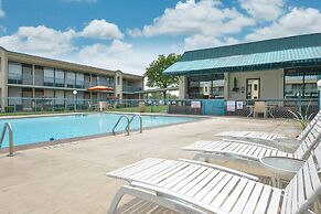 Days Inn by Wyndham Pittsburg KS