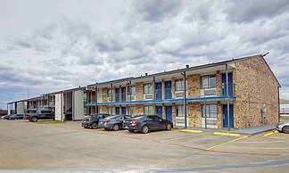 Motel 6 Red Oak, TX - Dallas
