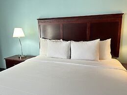 Clarion Inn & Suites Airport