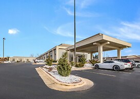 Clarion Inn & Suites Airport