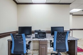 Clarion Inn & Suites Airport