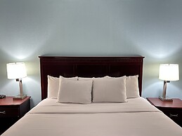 Clarion Inn & Suites Airport