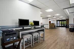 Clarion Inn & Suites Airport