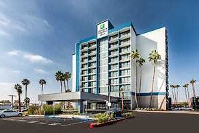 Holiday Inn Express And Suites Santa Ana - Orange County by IHG