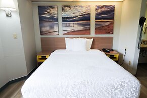 Days Inn by Wyndham Flint/Bishop International Airport