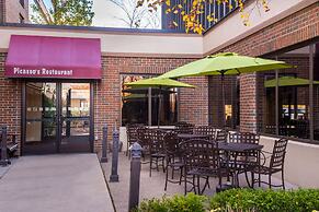 Holiday Inn Hotel & Suites Warren by IHG