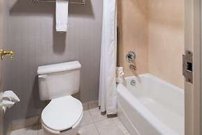 Holiday Inn Hotel & Suites Warren by IHG