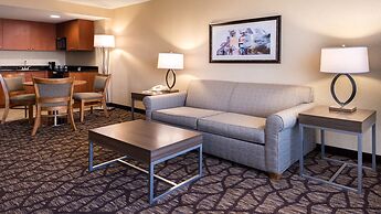 Holiday Inn Hotel & Suites Warren by IHG