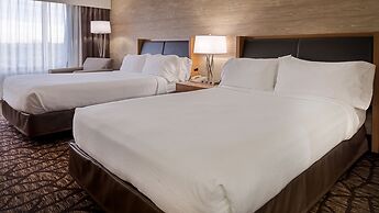 Holiday Inn Hotel & Suites Warren by IHG