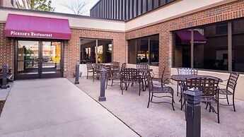 Holiday Inn Hotel & Suites Warren by IHG