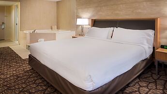 Holiday Inn Hotel & Suites Warren by IHG