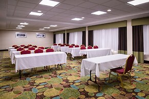 Holiday Inn Hotel & Suites Warren by IHG