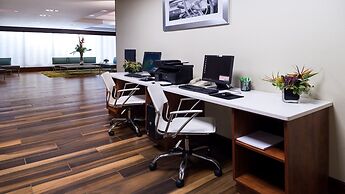 Holiday Inn Hotel & Suites Warren by IHG