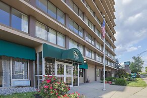 Quality Inn & Suites Cincinnati Downtown