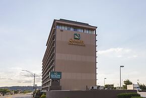 Quality Inn & Suites Cincinnati Downtown