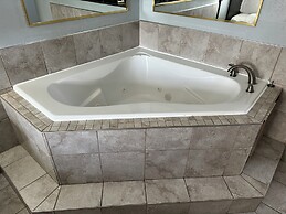 Baymont by Wyndham Louisville Airport South