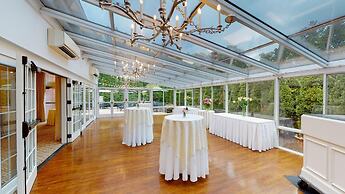 Simsbury Inn