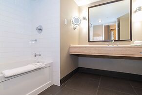 Sandman Signature Edmonton Downtown Hotel