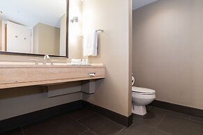 Sandman Signature Edmonton Downtown Hotel