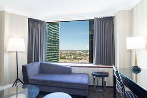 Sandman Signature Edmonton Downtown Hotel