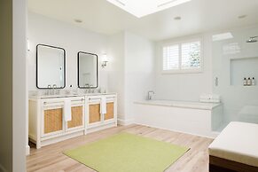 Tommy Bahama Miramonte Resort & Spa