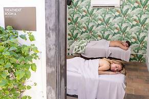 Tommy Bahama Miramonte Resort & Spa