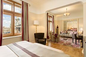 Rocco Forte Astoria Hotel