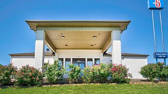 Motel 6 Grand Rivers, KY