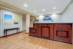 Days Inn by Wyndham Fairmont