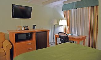 Quality Inn & Suites near I-480 and I-29