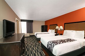 La Quinta Inn & Suites by Wyndham Memphis Airport Graceland