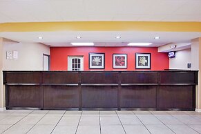 La Quinta Inn & Suites by Wyndham Memphis Airport Graceland