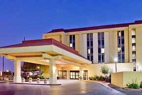 La Quinta Inn & Suites by Wyndham Memphis Airport Graceland