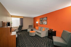 La Quinta Inn & Suites by Wyndham Memphis Airport Graceland