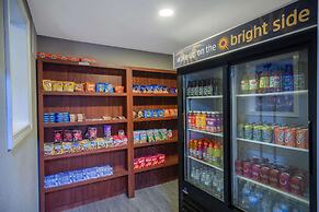 La Quinta Inn & Suites by Wyndham Memphis Airport Graceland